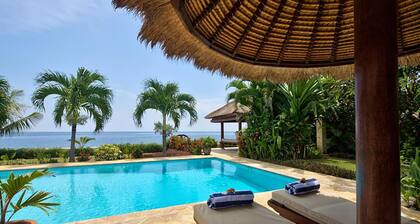 Villa Cahaya, beachfront, 2 Bedrooms w/ensuite baths, private pool fully staffed