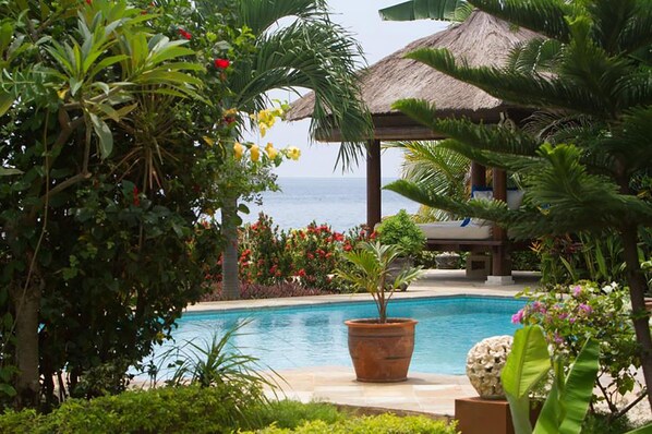 Outdoor pool, pool loungers