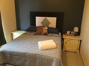 House | Blackout drapes, iron/ironing board, free WiFi, bed sheets