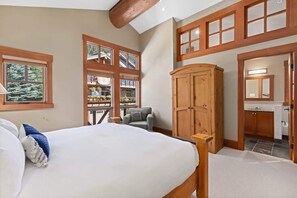 4 habitaciones, tabla de planchar con plancha, wifi y ropa de cama