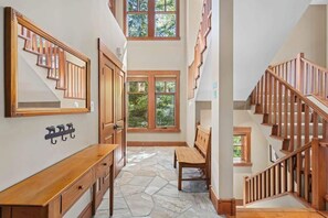 Interior - Cozy townhouse w/ ski access & hot tub (Whistler)