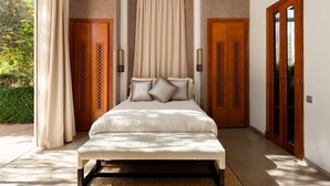 A bedroom with a large bed, two doors, and a view of greenery outside. - Private Modern Home 11 Rooms, Only 7min city centre (Marrakech)