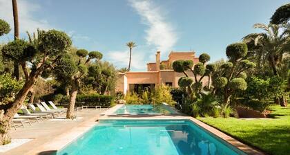 Private moderne Villa & Pool | 11 Suiten | 22 Leute