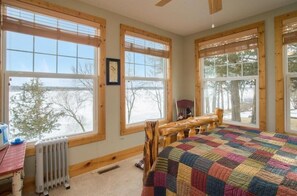 5 bedrooms, WiFi, bed sheets - Large Family Lake Oasis with exquisite log furniture charm! (Clear Lake)