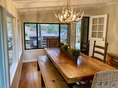 Amazing Creekside Mountain Retreat!!! Hot Tub, 2 Firepits & Starlink WiFi!