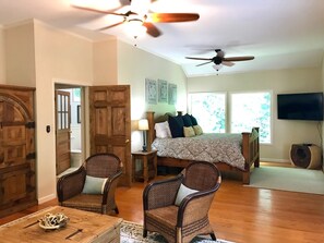 3 bedrooms, desk, iron/ironing board, travel cot