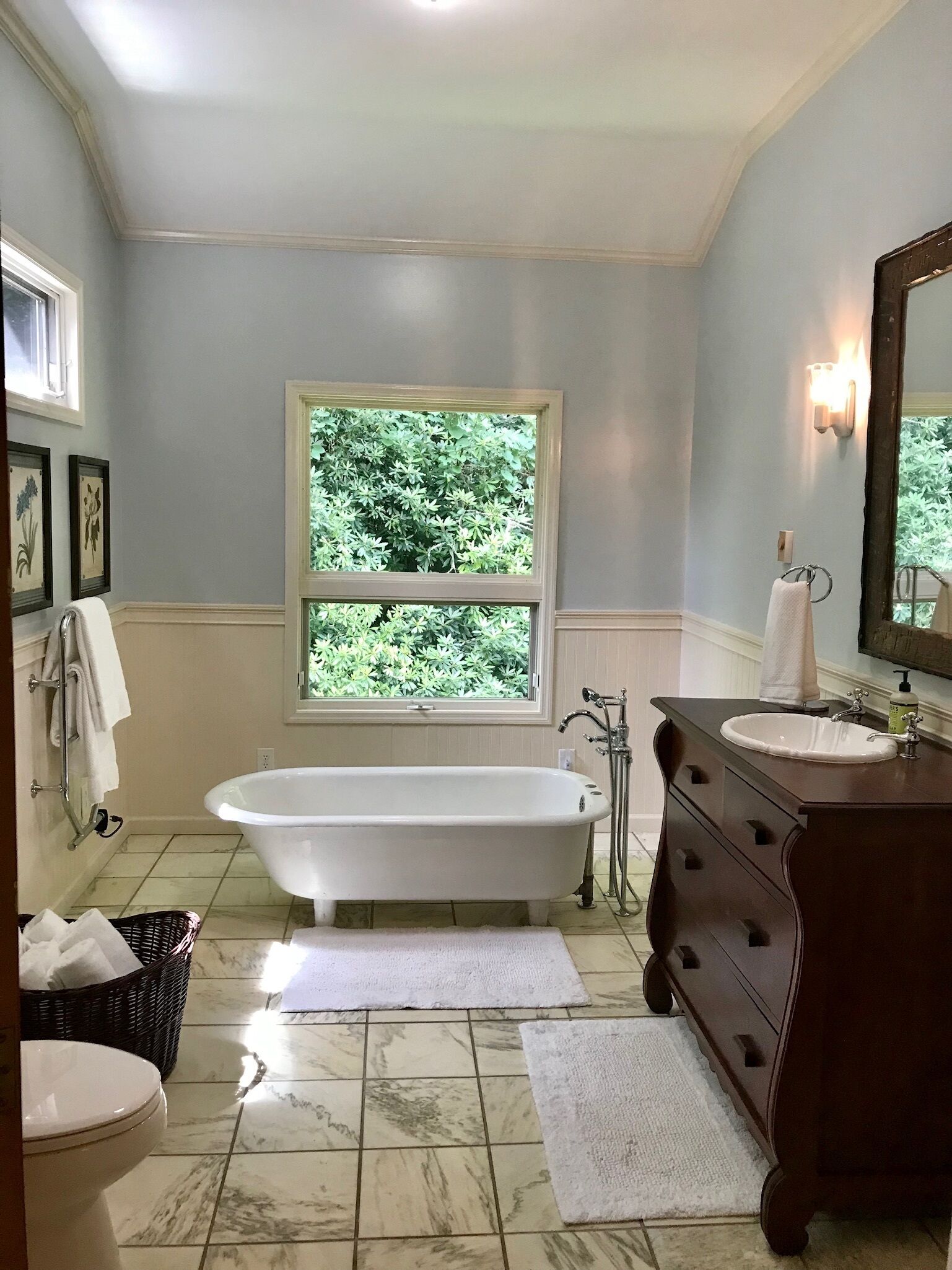 Bathtub, hair dryer, heated floors, towels