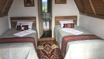 Cortinas blackout, wifi gratis y ropa de cama