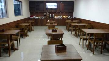 Free daily continental breakfast