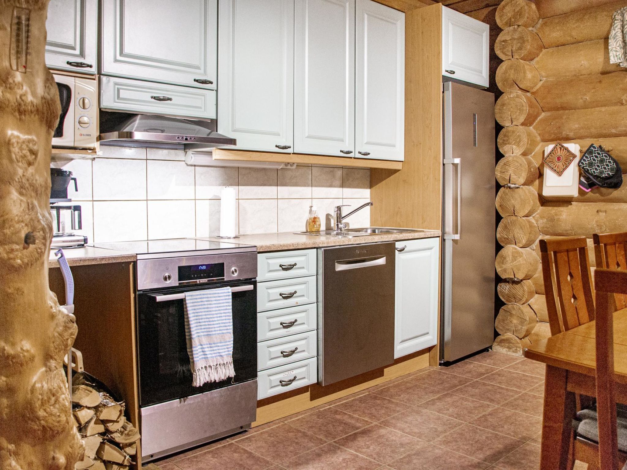 Refrigerador, microondas, lavavajillas y utensilios de cocina 