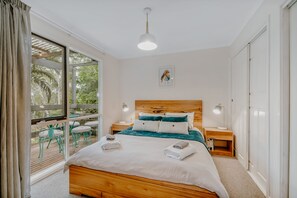 3 habitaciones, escritorio, tabla de planchar con plancha y wifi gratis 