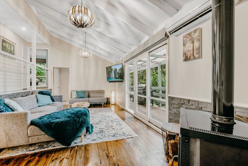 Tranquil hideaway in the rainforest