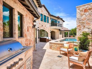 Terrace/patio - Unique and stunning Lakeway Home (Austin)
