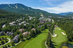 Golf - Fairway townhome w/ parking, shuttle (Whistler)