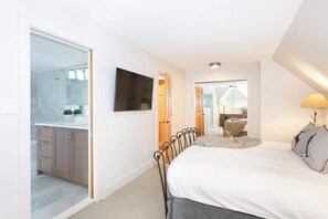 3 makuuhuonetta, silitysrauta/-lauta, Wi-Fi, vuodevaatteet