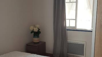 3 slaapkamers, een strijkplank/strijkijzer, wifi