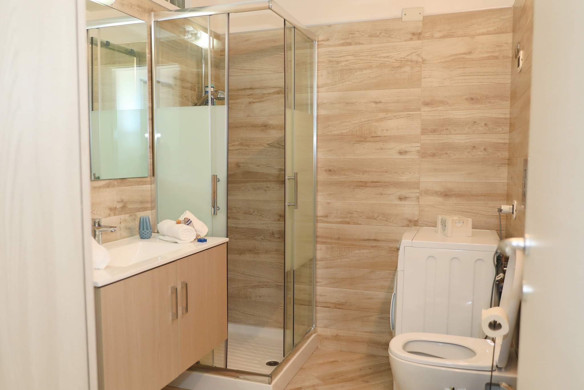Doccia, asciugacapelli, bidet, asciugamani