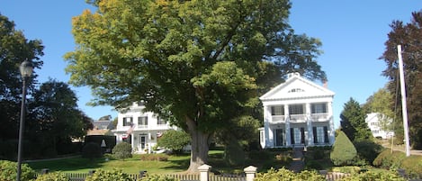 المنشأة من الخارج