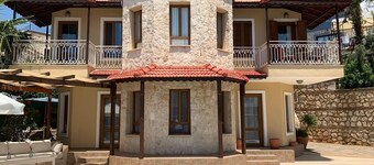 Charming 3/4 bedroomed Villa with private pool and stunning rooftop terrace