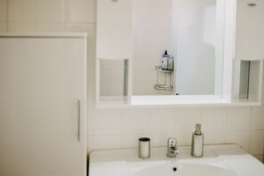 Shower, hair dryer, towels - Best House, Kapodistriou, Psila Alonia (Patra)