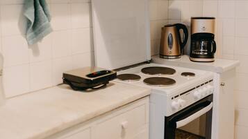 Frigorifero, forno, macchina per tè/caffè, tostapane