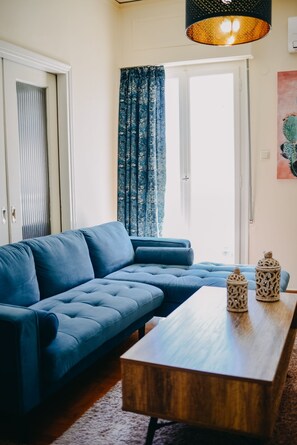 TV - Best House, Kapodistriou, Psila Alonia (Patra)