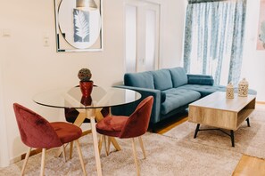 TV - Best House, Kapodistriou, Psila Alonia (Patra)