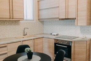 Fridge, oven, stovetop, coffee/tea maker - Best House, Deck Aprtm., Old Port of Patras (Patra)