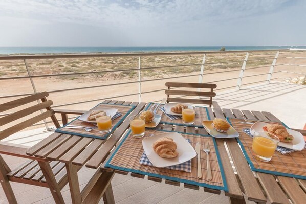 تناول الطعام بالخارج