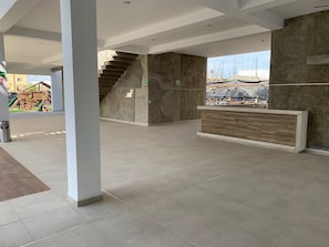 المنطقة المحيطة بالمنشأة