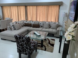 تلفزيون، مشغل دي في دي، مكتبة موسيقى، مكتبة فيديو