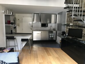 電子レンジ、オーブン、コンロ、コーヒー / ティーメーカー