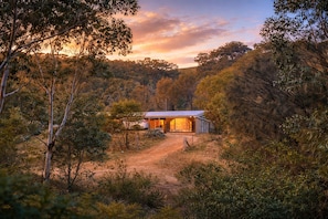 Exterior - Hilltop Hideaway, Firepit, Starry Nights & Privacy (Mullamuddy)
