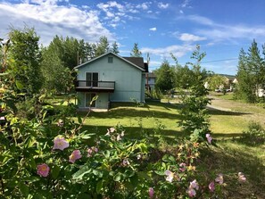 Property grounds - Aurora View House in Town 极光盛宴别墅4卧3卫 (Fairbanks)