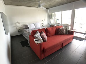 Desk, iron/ironing board, free WiFi, bed sheets - #TheCoralBeachBum (Cangrejo Arriba)