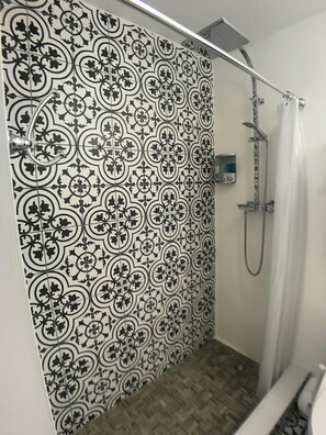 Shower, hair dryer, towels, soap - #TheCoralBeachBum (Cangrejo Arriba)