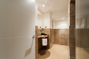 Hair dryer, towels - Albareda 3 - One Bedroom Apartment, Sleeps 4 (Sevilla)