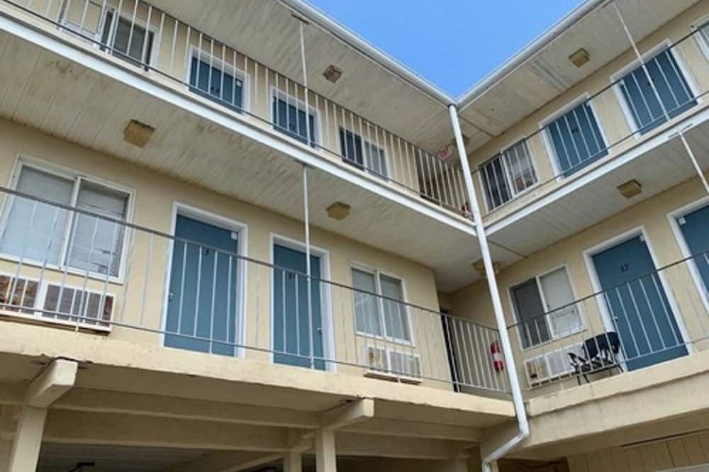 Thunderbird Motel