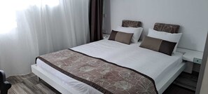 2 chambres, fer et planche à repasser, Wi-Fi, draps fournis