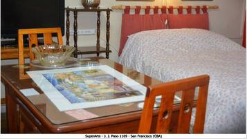 1 sovrum, strykjÀrn/strykbrÀda, wi-fi och sÀngklÀder