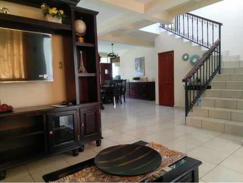 Entire House Spacious and Elegant