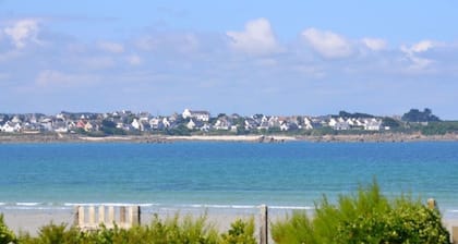 CHARMING APARTMENT ⭐️⭐️⭐️⭐️ WITH SWIMMING POOL BEAUTIFUL SEA VIEW 150 M FROM SANDY BEACH