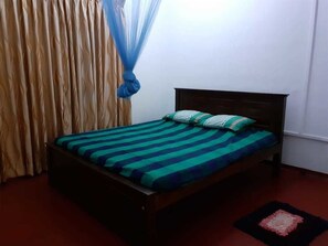 1 bedroom, bed sheets