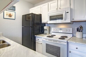 Fridge, microwave, oven, stovetop - Canal-front condo with water views & shared pool - near beach, snowbirds welcome (Corpus Christi)