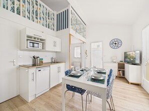 Kühlschrank, Mikrowelle, Ofen, Geschirrspüler