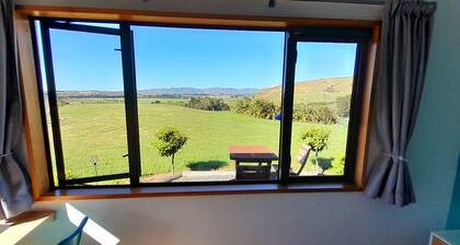 Hill Top Retreat homestay - With 270 degrees stunning Views !