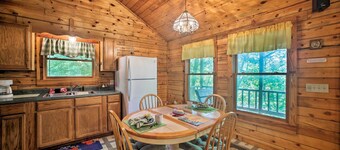 Eureka Springs Studio w/ Deck, Views & BBQ!