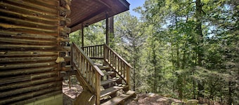 Eureka Springs Studio w/ Deck, Views & BBQ!
