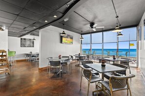 Dining - Perfect Little Paradise  !!  VERY COZY UNIT WITH SPECTACULAR VIEW!!! (Panama City Beach)
