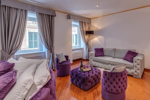 SPANISH STEPS Extra Luxury Apartment